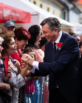 Izjemen obisk zaznamoval 50. Dneve narodnih noš in oblačilne dediščine v Kamniku (Blaž T. Muc)  (156)